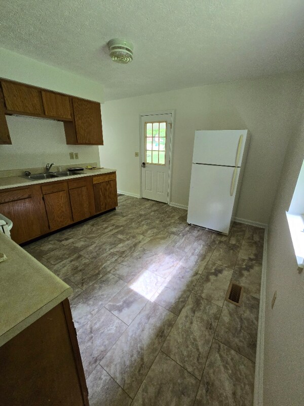 Building Photo - 382 Pleasant Valley