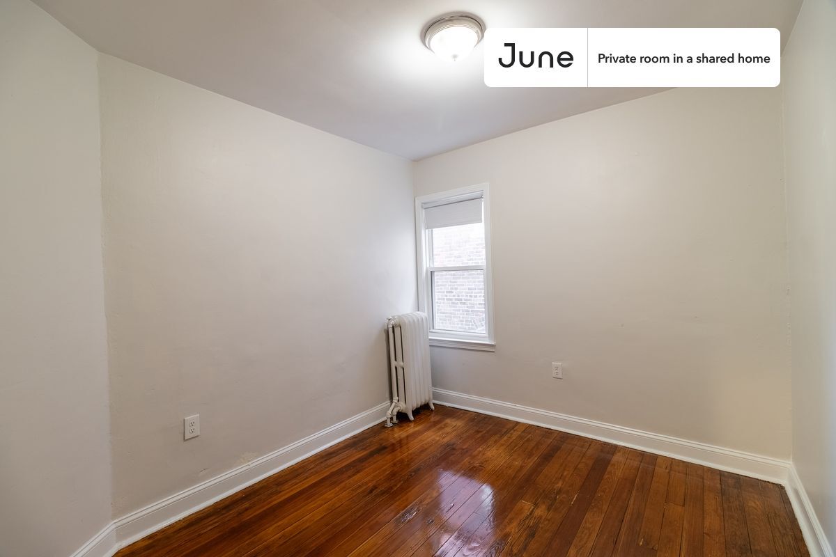 Primary Photo - Private bedroom in 4 bed/1 bath Home