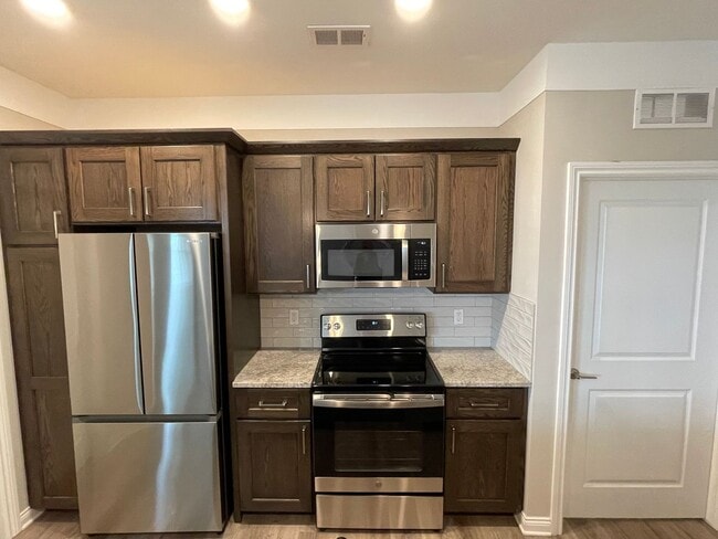 Building Photo - Shelby Township-Newer 2-bedroom, 2-bath condo with Balcony & Garage