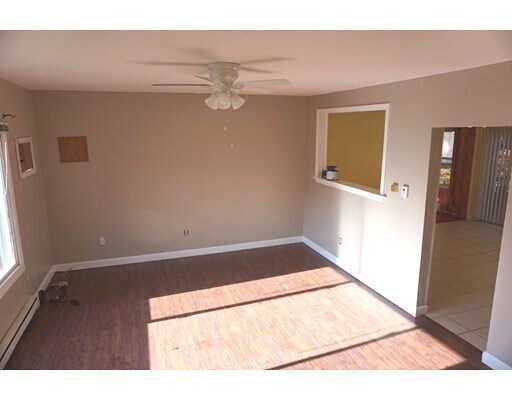 Foto del edificio - 271 Forge Village Rd