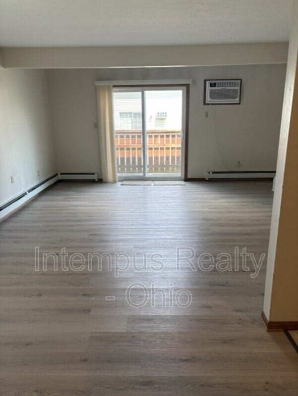 Building Photo - 7465 Huntington Dr