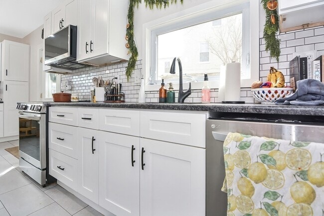 Building Photo - 21 Cemetery St