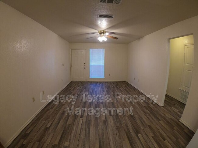 Foto del edificio - 1106 Williams Ave