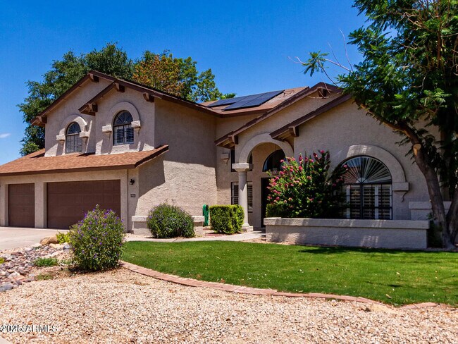 Foto del edificio - 1966 E Calle De Arcos