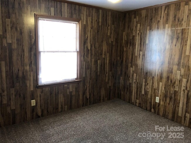 Foto del edificio - 355 Sunny Hill Dr