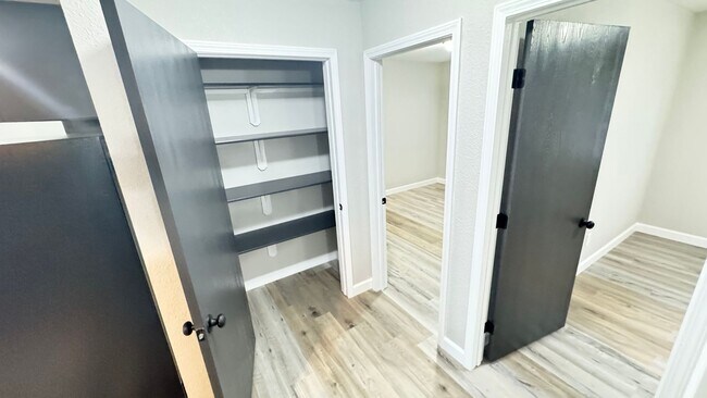 Foto del edificio - 2 Bedroom , 1 Bathroom Apartment!