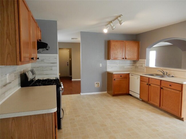 Building Photo - 20119 Baron Brook Dr