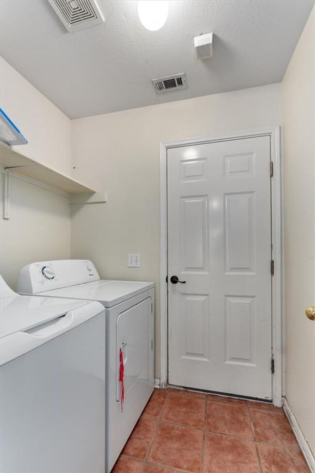 Building Photo - Wonderful 3-Bedroom Home in East Austin