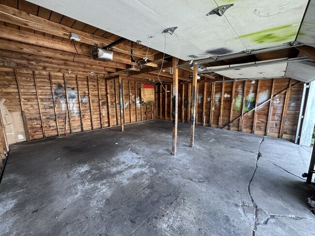 Building Photo - 127-127 Steadman St