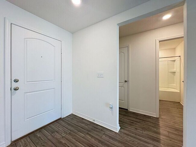 Building Photo - Spacious Open-Concept Living with Modern Finishes in Villate 7 Poinciana