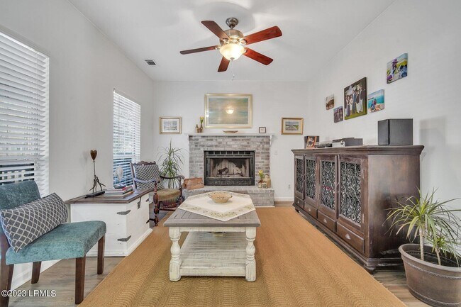 Building Photo - 19 Le Moyne Dr
