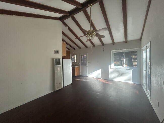 Foto del edificio - 23796 Skyland Dr