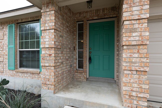 Building Photo - 2476 Medina Dr