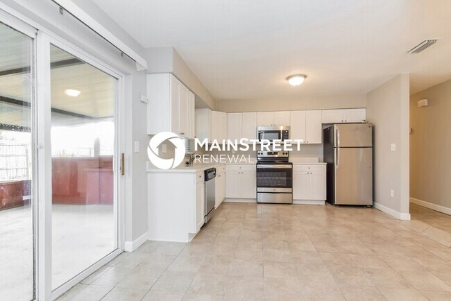 Building Photo - 4 Bedroom Pet-Friendly Home in Lakeland, FL with Main Street Renewal