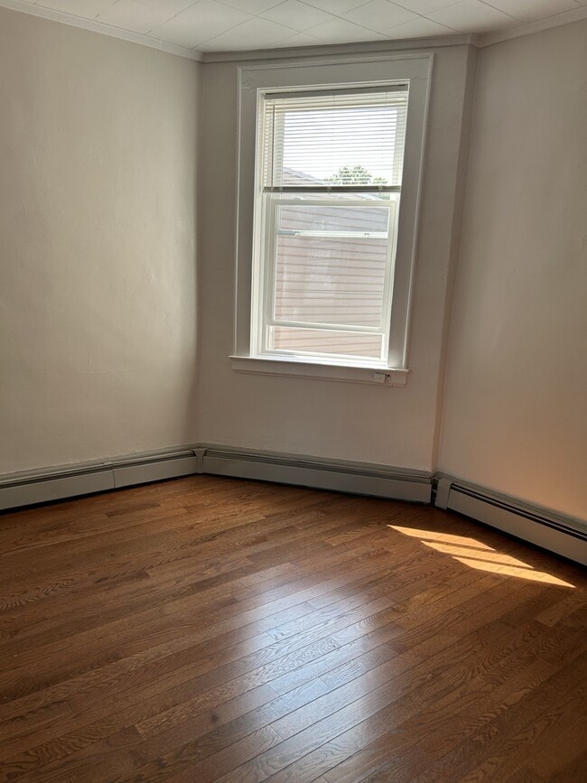 Otra vista de la sala de estar - 141 Franklin Ave