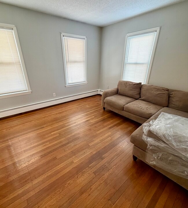 Sala de estar - 30 Juniper St