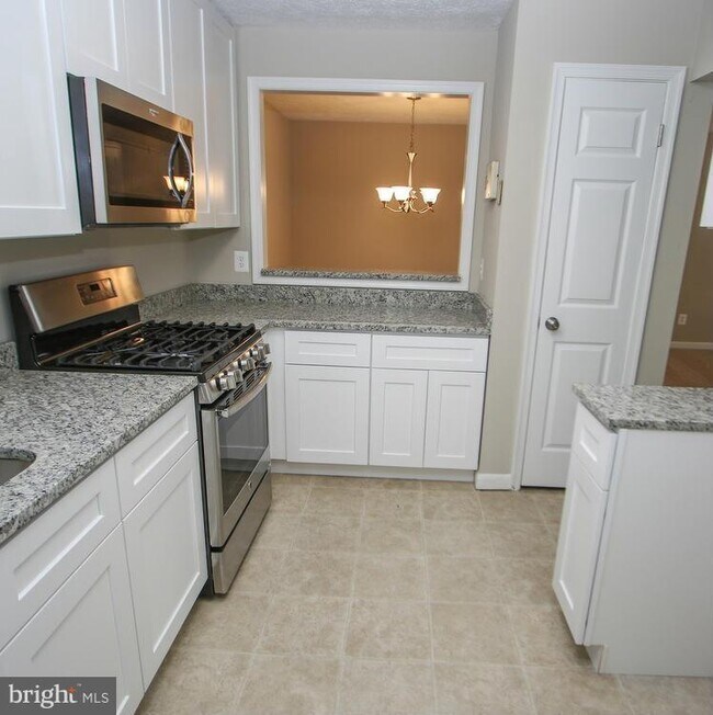 Building Photo - 9999 Oakton Terrace Rd