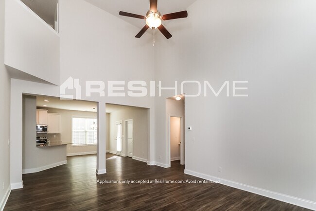 Foto del edificio - HOME FOR RENT!