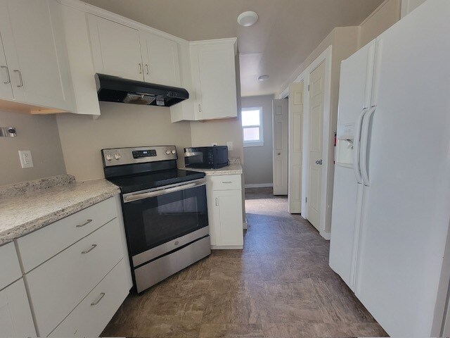 Kitchen - 580 Filer Ave W