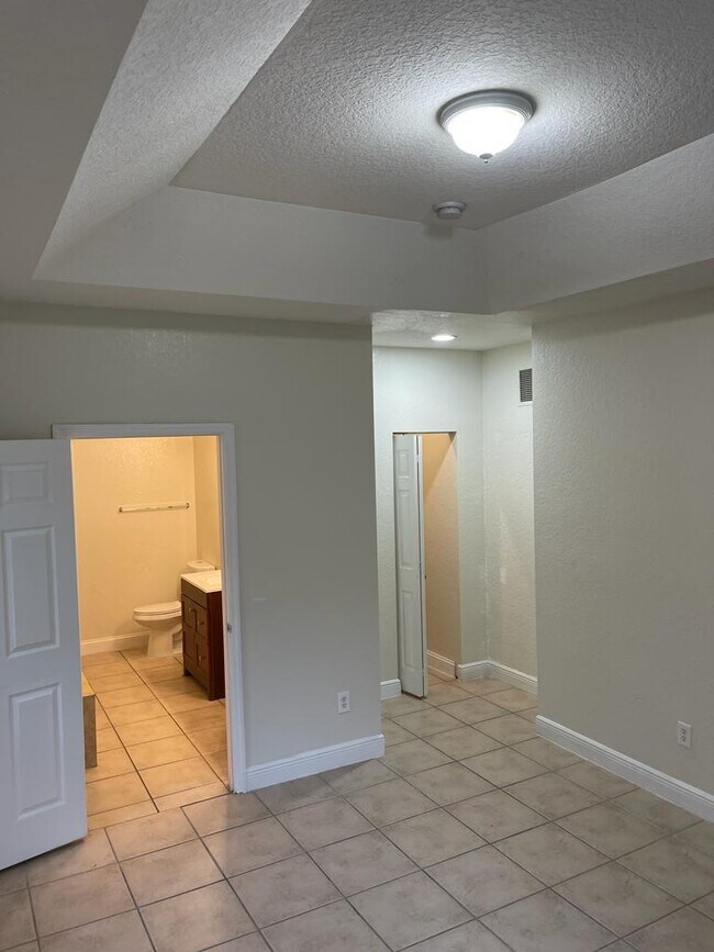 Building Photo - 2739 NW 9th Plz
