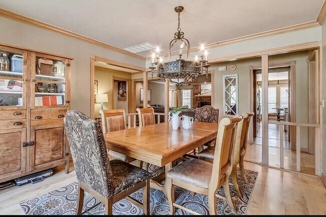Building Photo - Massive 4BD/3BTH and 2 Car garage Home! Minutes from I-35
