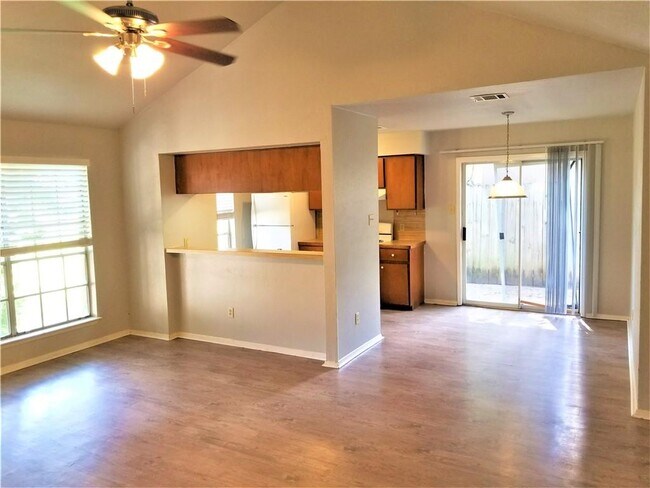 Building Photo - 6700 Deatonhill Dr