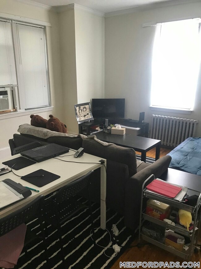 Building Photo - 53 Fellsway W