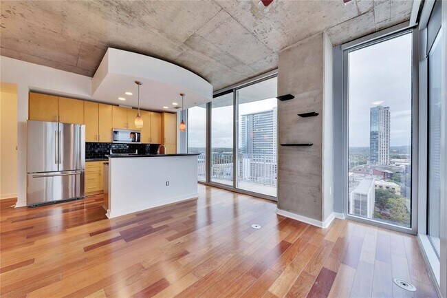 Building Photo - 360 Nueces St