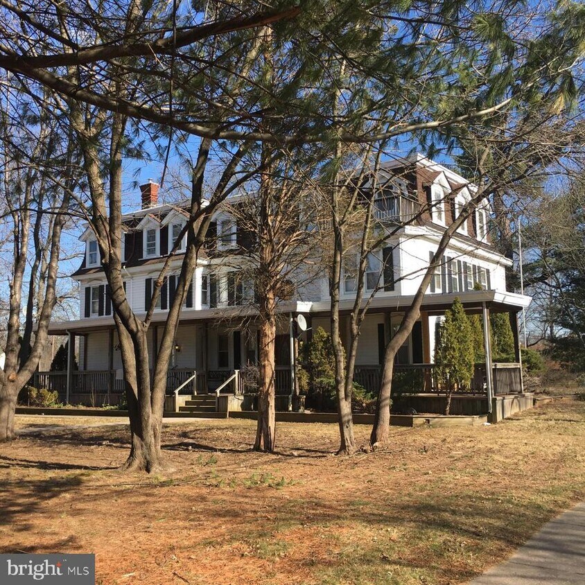 Foto principal - 1301 Deer Run Rd