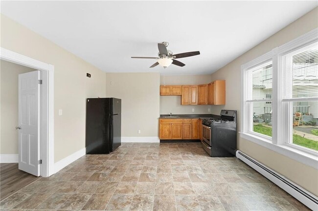 Building Photo - 420 Elm St