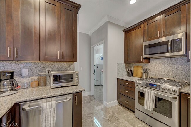 Building Photo - 2050 W Warm Springs Rd