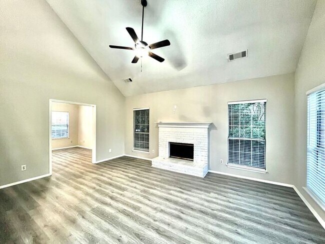 Foto del edificio - 10470 Meadow Run Trce