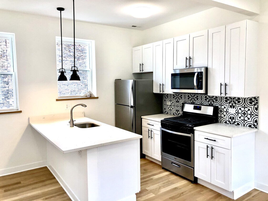 Foto principal - 1644 W Cermak Rd