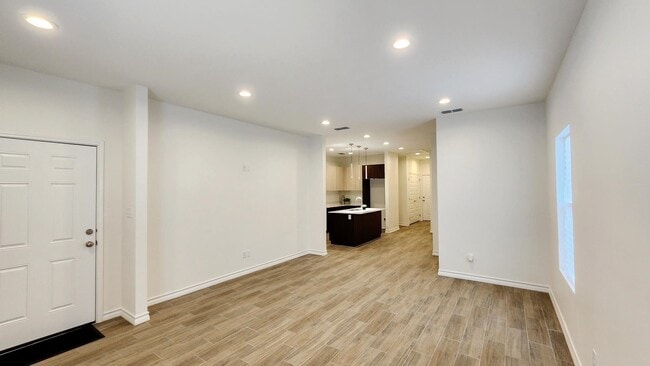 Foto del edificio - 5702 Moses Lp