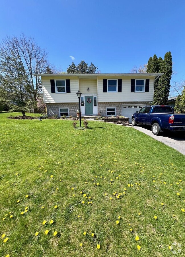 Building Photo - 413 West Dr