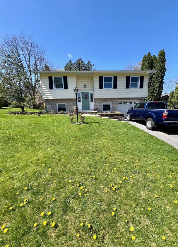Foto principal - 3 bedroom House- Boalsburg