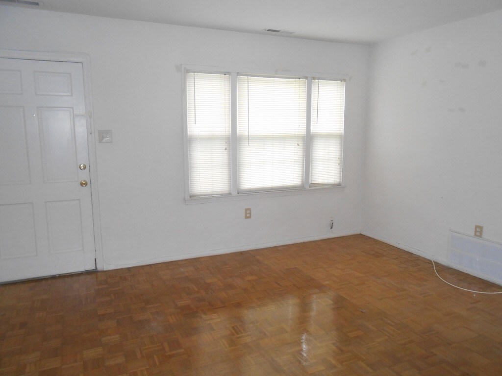 Living Room - 6833 Cottage St