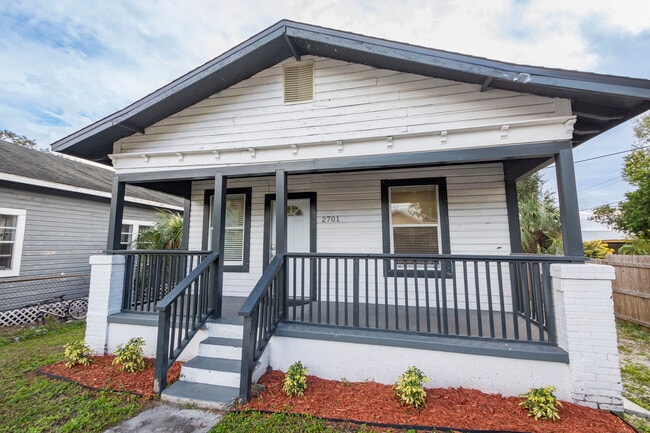 Building Photo - 2701 E Columbus Dr