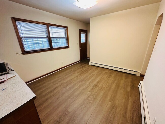 Foto del edificio - 3 Bedroom 2 Bath House 1 Car Garage