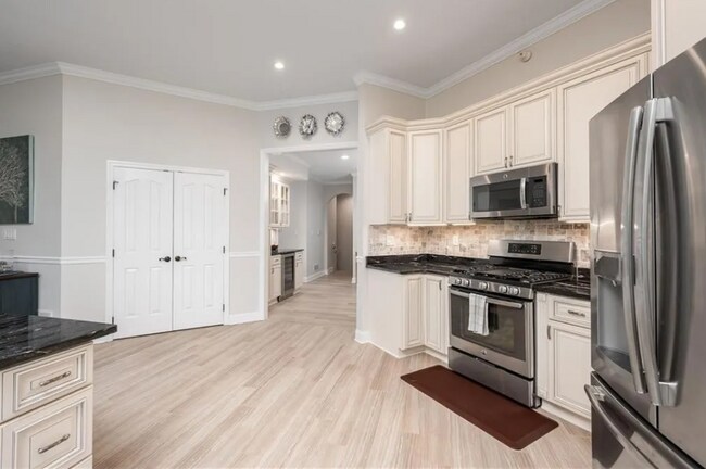 Foto del edificio - 220 Adams Pointe Blvd