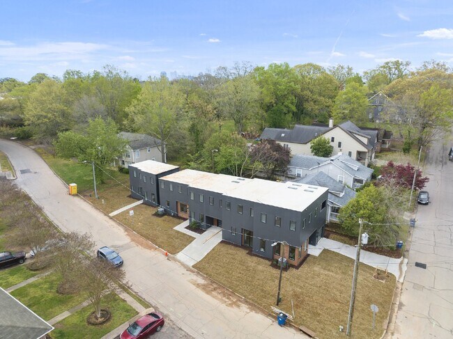 Building Photo - 1012 Parker St
