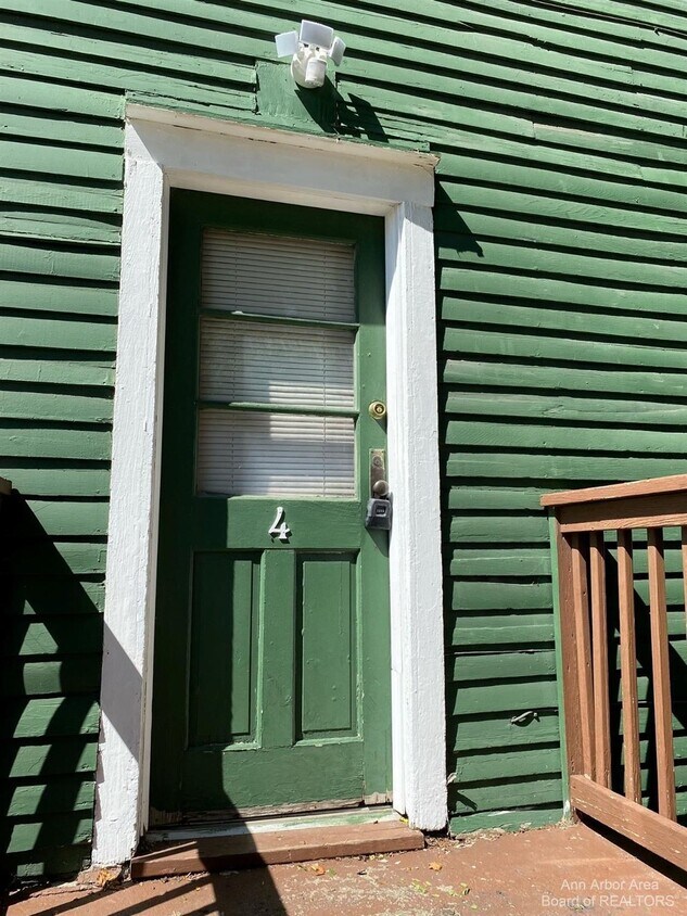 Primary Photo - 313 S Huron St