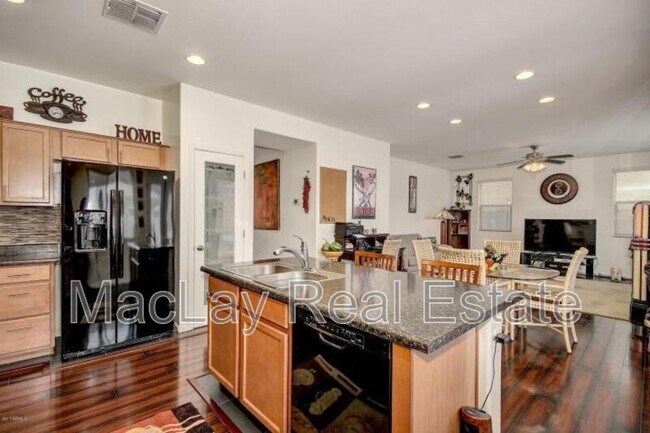 Foto del edificio - 3946 E Blue Spruce Ln