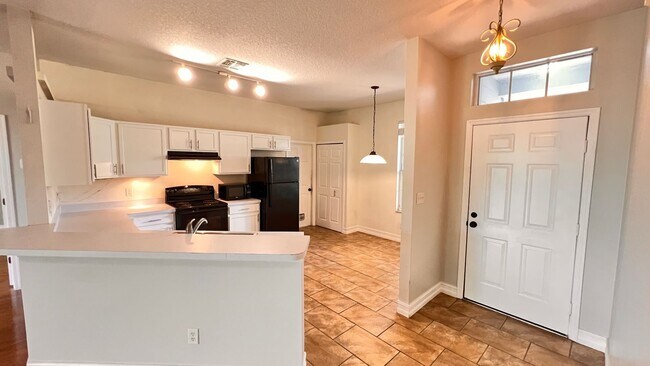 Foto del edificio - Charming 3 Bedroom and 2 Bath Home in Apop...