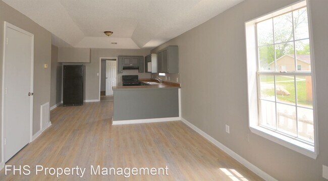 Building Photo - 3 br, 2 bath House - 1818 N Weller Ave
