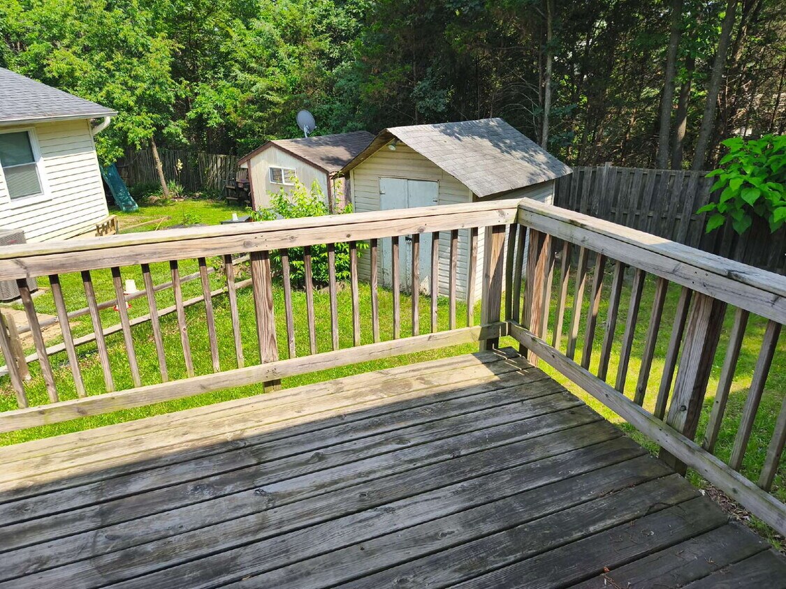 Primary Photo - Charming Silver Oaks Rambler Ready for You!