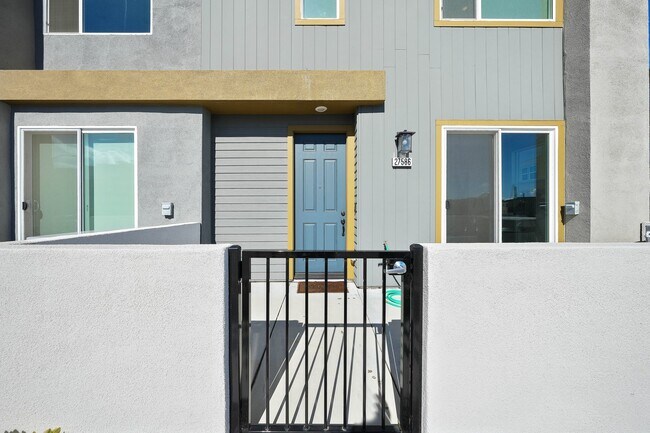 Front Entry - 27586 Manzanita Way
