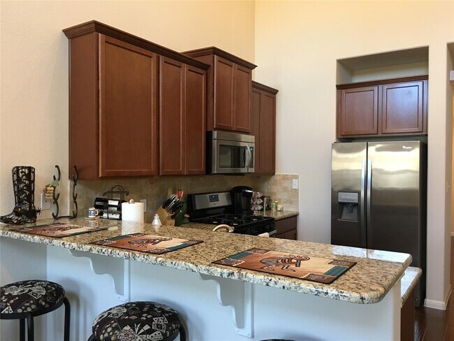 Foto del edificio - 2214 S Lakeline Blvd