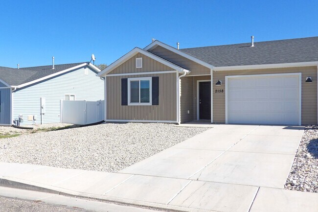 Foto del edificio - 3 Bedroom Sage Springs Twinhome