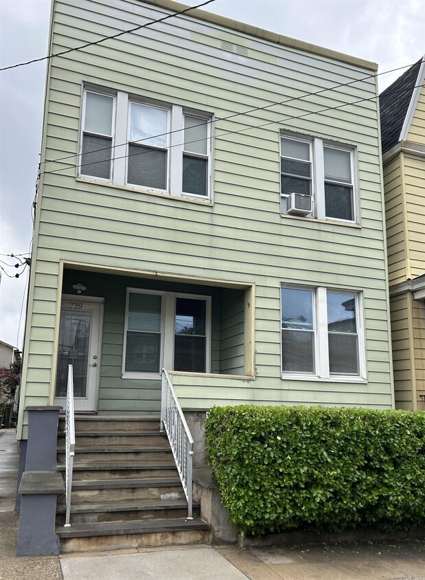 Primary Photo - 339 Danforth Ave